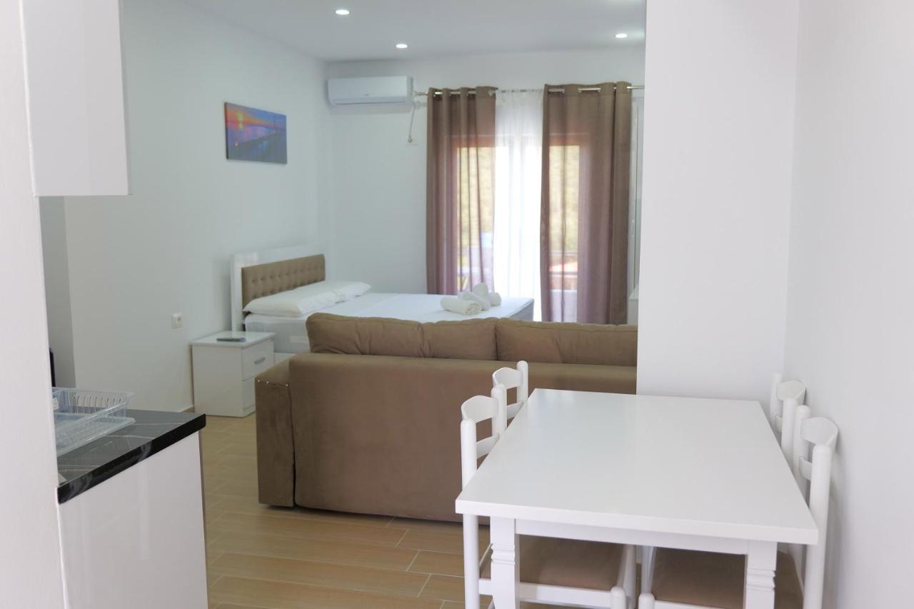 Iljo Apartments Ksamil Buitenkant foto