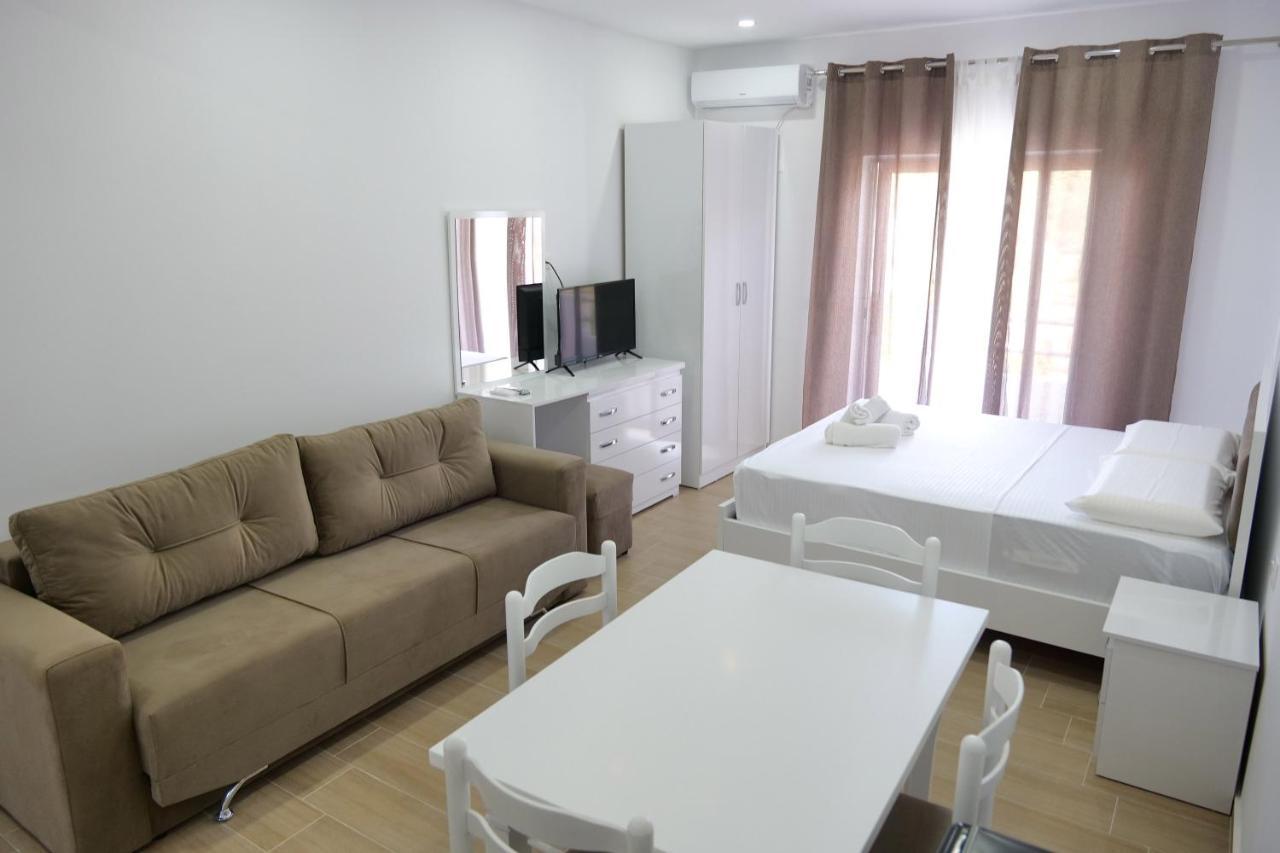 Iljo Apartments Ksamil Buitenkant foto