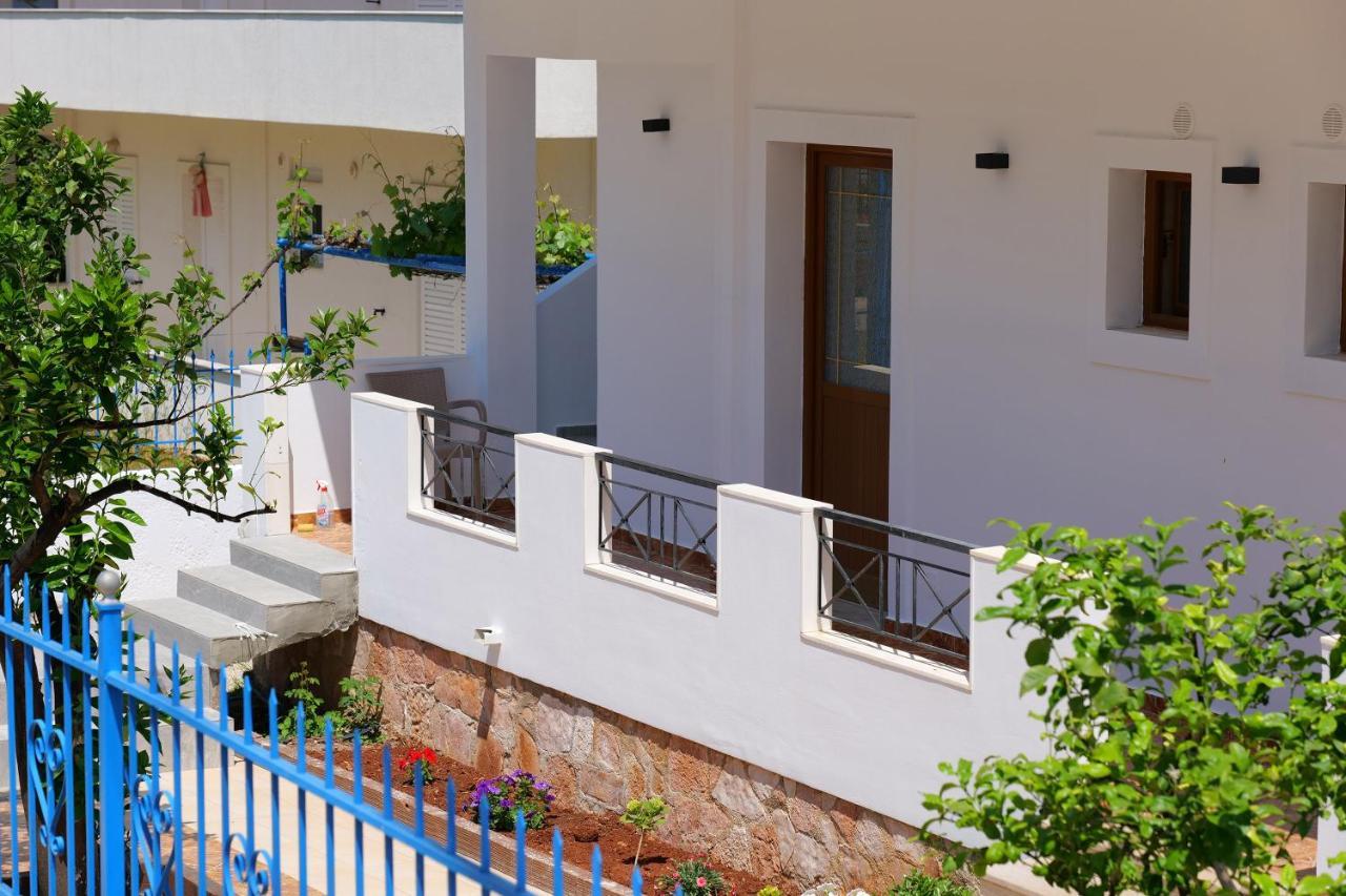 Iljo Apartments Ksamil Buitenkant foto