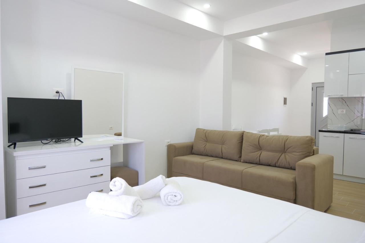 Iljo Apartments Ksamil Buitenkant foto