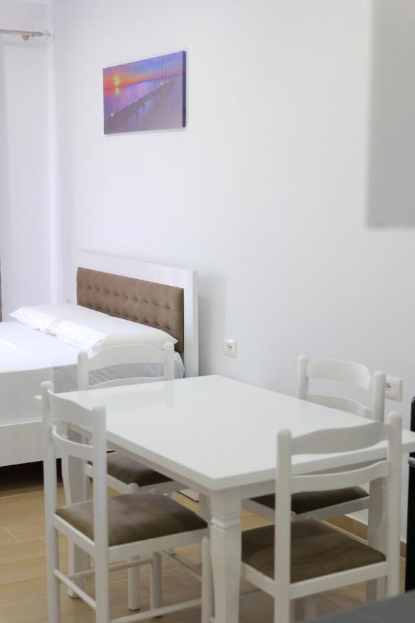 Iljo Apartments Ksamil Buitenkant foto